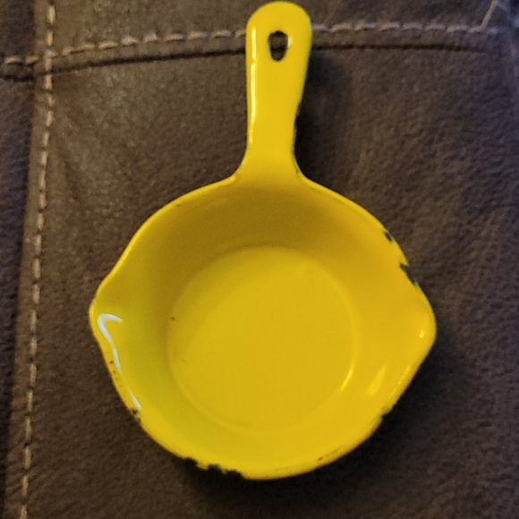 Other - Vintage Yellow Cast Iron Ashtray